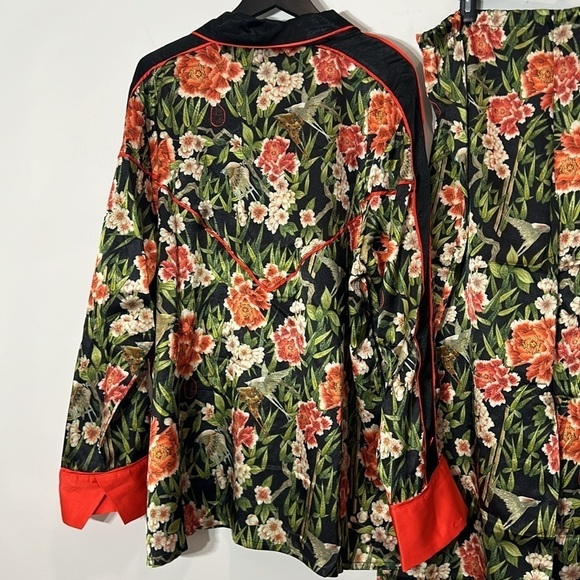 REVOLVE x HAHt Pajama Set Flock 2gether Noir
HAH retail $248 plus size 2XL - Picture 7 of 12